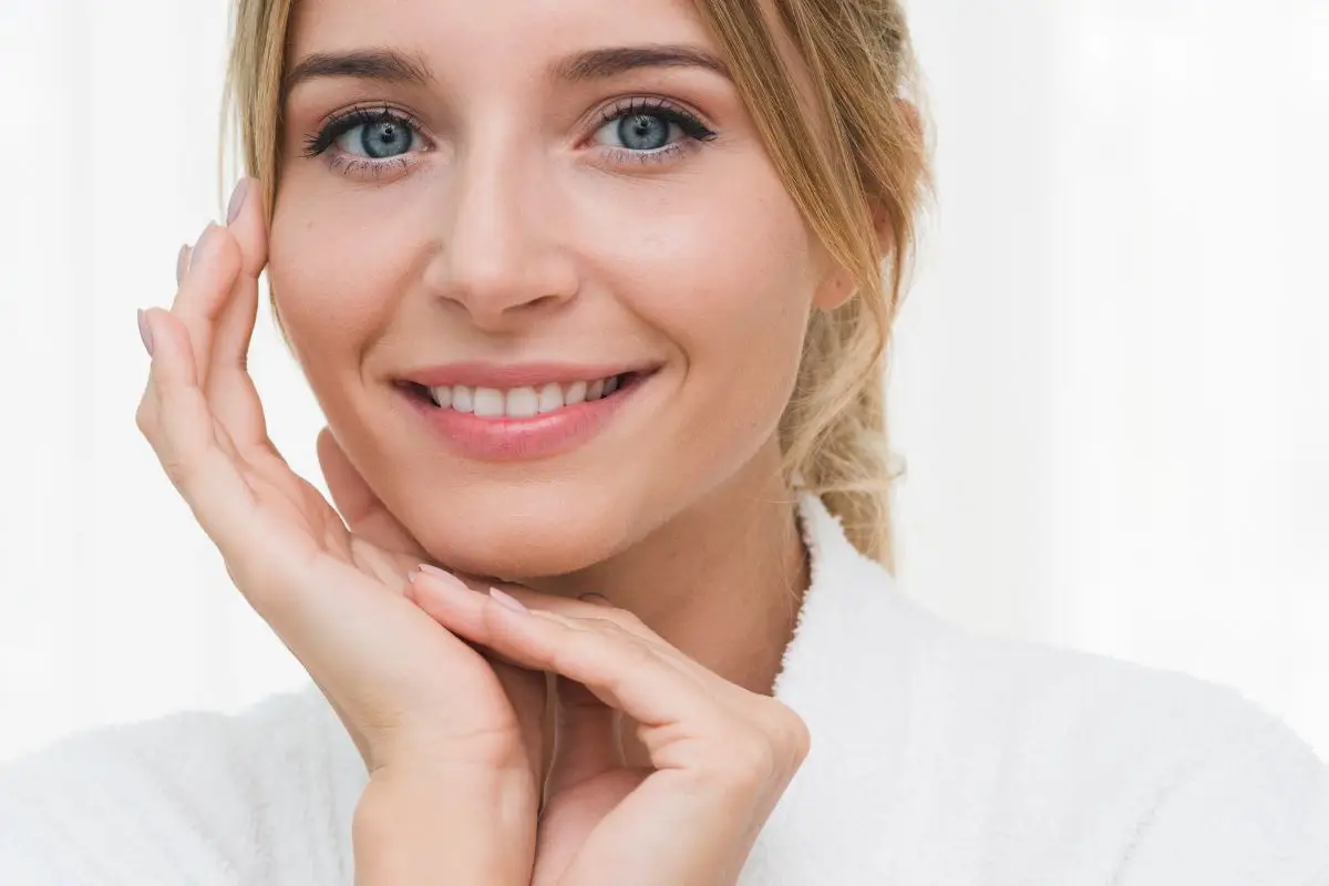 L’errore banale che impedisce alla tua pelle di essere pulita e luminosa