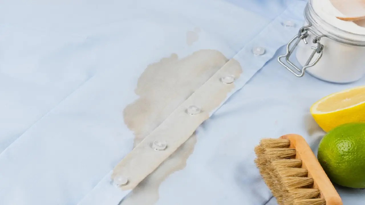 Il detersivo ha lasciato aloni ostinati sui vestiti? Ecco il trucco rapido per eliminarli subito